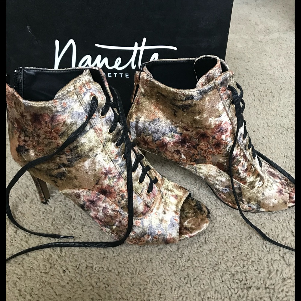 Nanette Lepore Halle velvet lace up heels size 7.5
